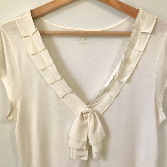 Ann Taylor LOFT Cream T-Shirt Blouse, Size M - Picture 5 of 10